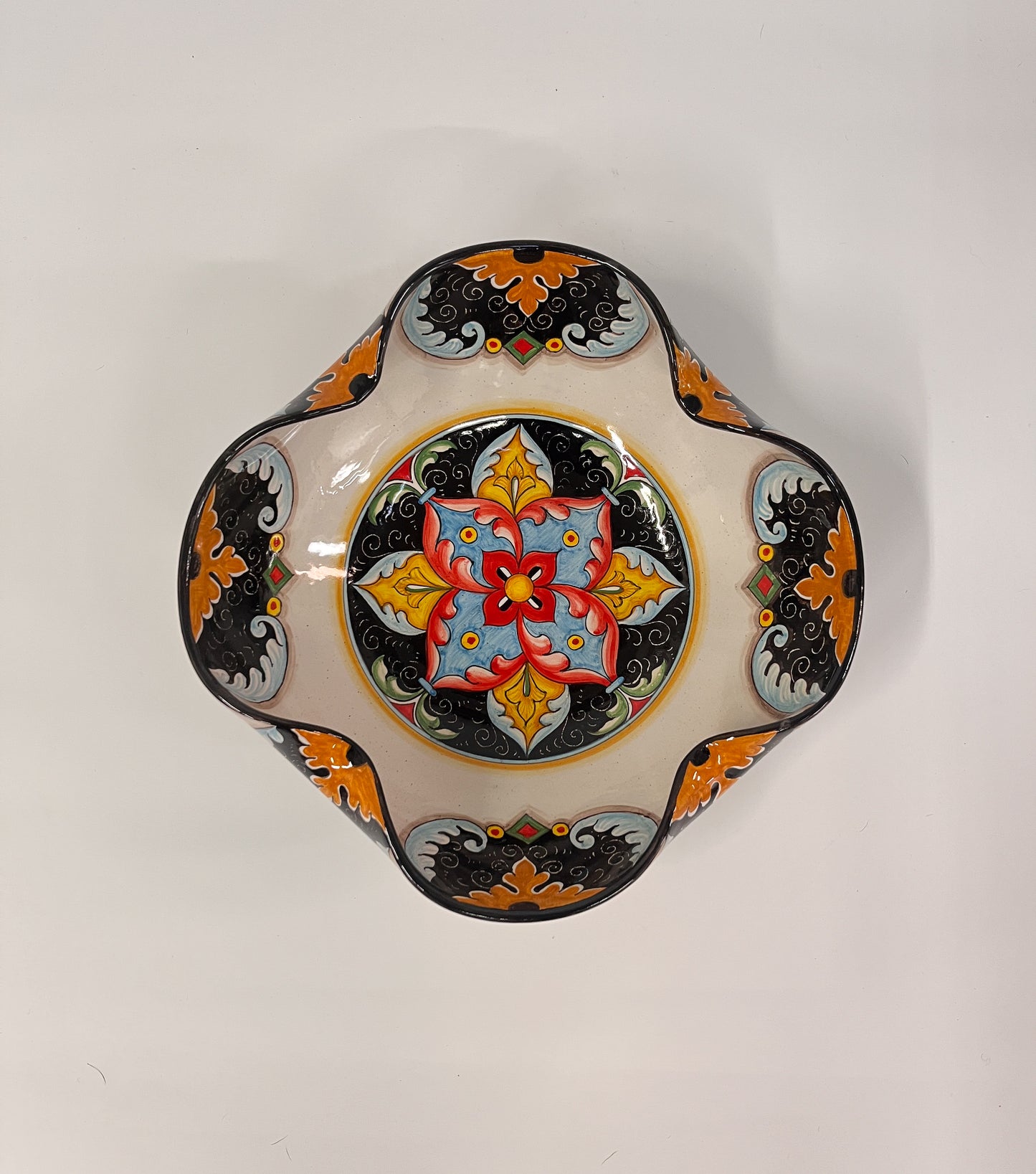 AALTOREUNAINEN MAJOLIKA-KULHO