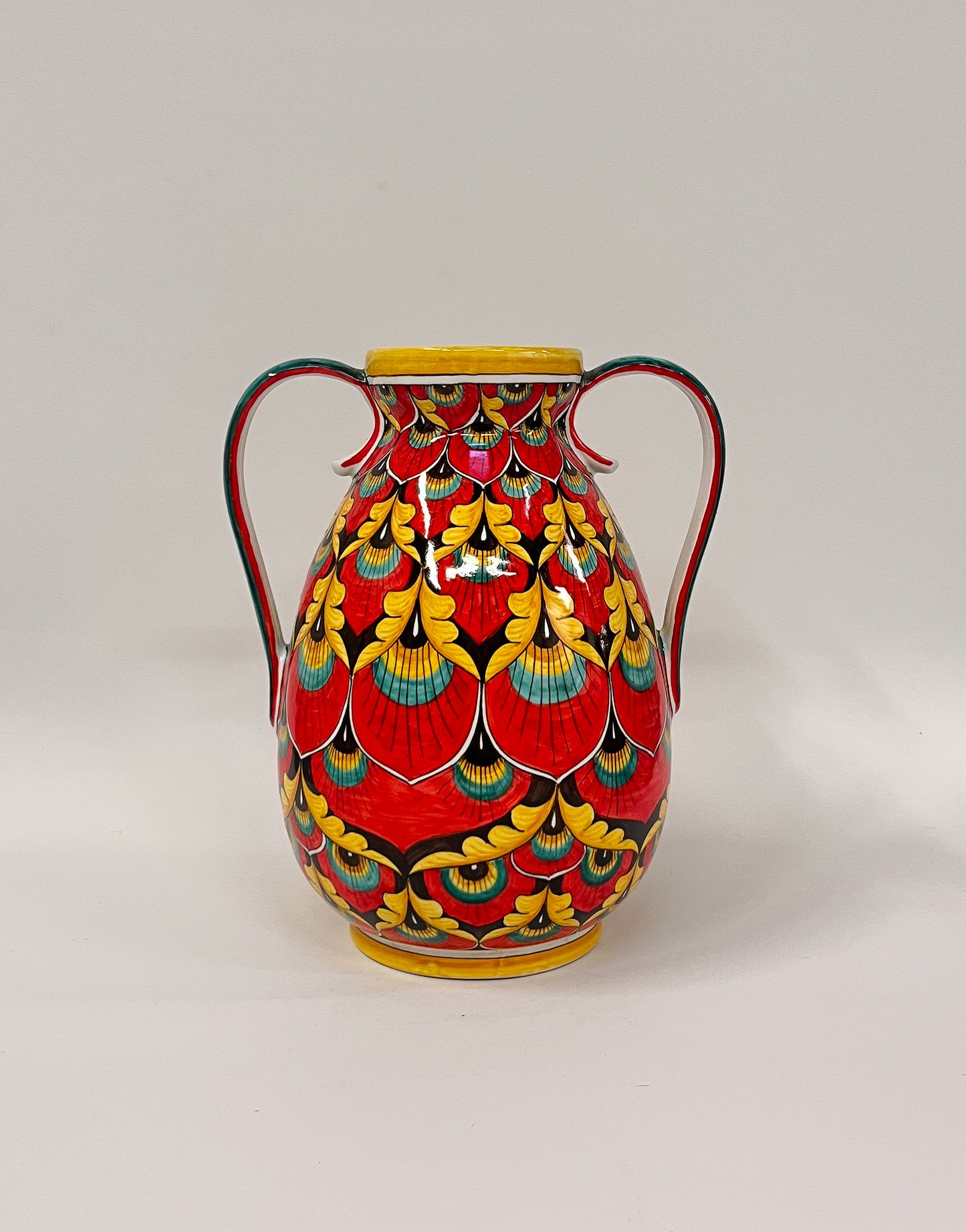 KORISTEKAHVALLINEN VAASI