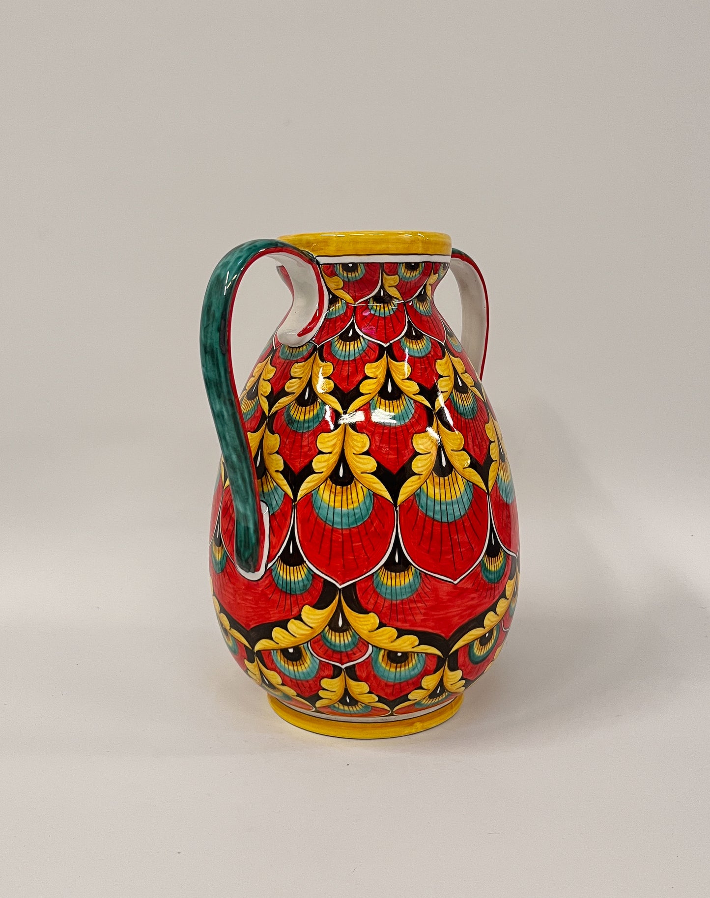 KORISTEKAHVALLINEN VAASI