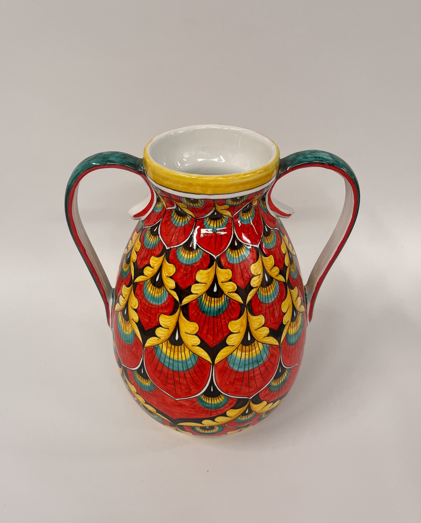 KORISTEKAHVALLINEN VAASI