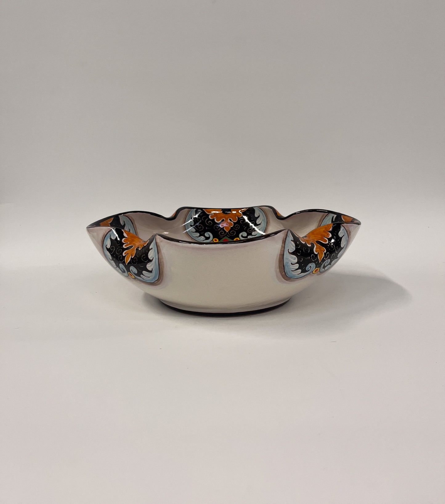 AALTOREUNAINEN MAJOLIKA-KULHO